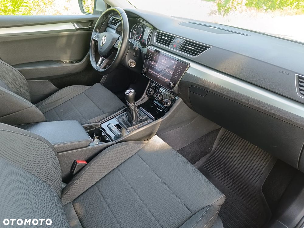 Skoda Superb 2.0 TDI Ambition - 28
