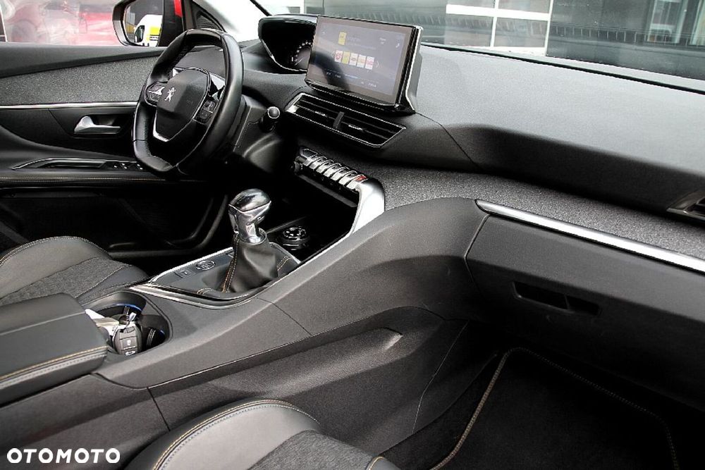 Peugeot 3008 1.2 PureTech Road Trip S&S - 24