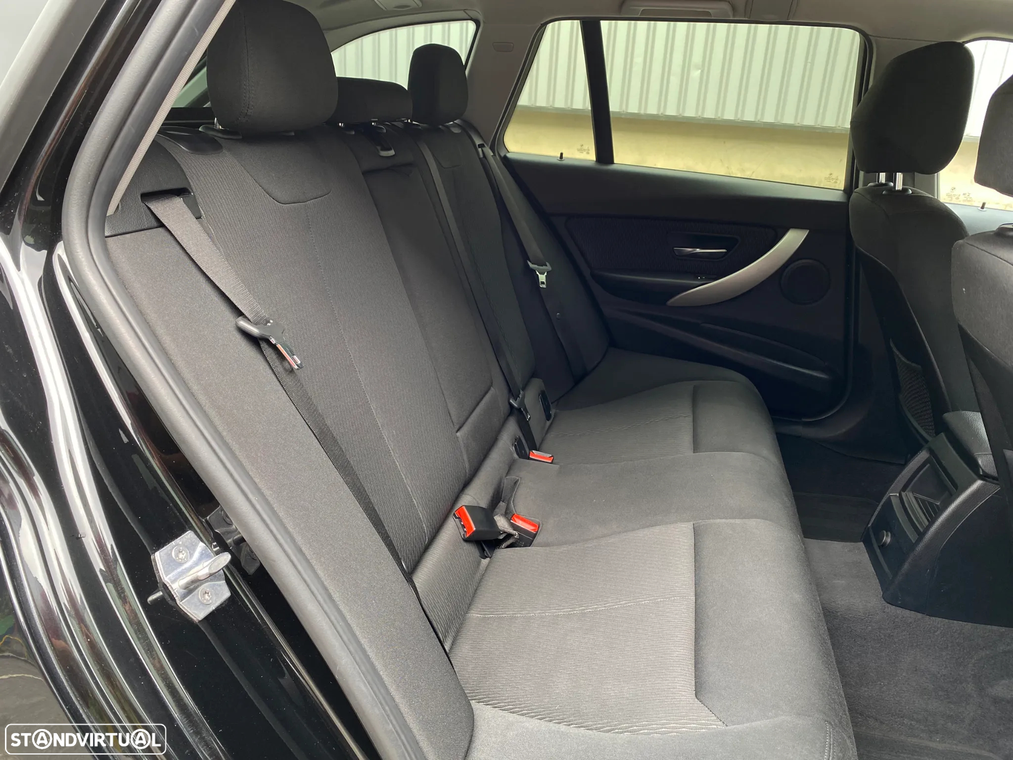 BMW 320 d Touring xDrive Auto - 14