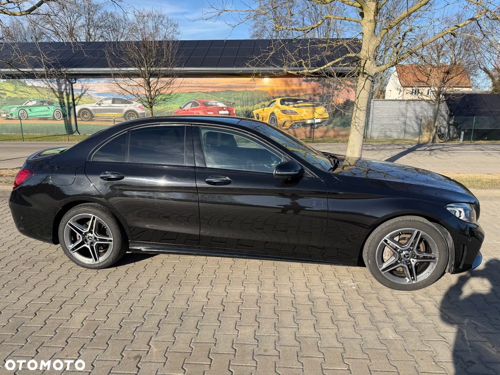 Mercedes-Benz Klasa C 220 d 4Matic 9G-TRONIC AMG Line - 2
