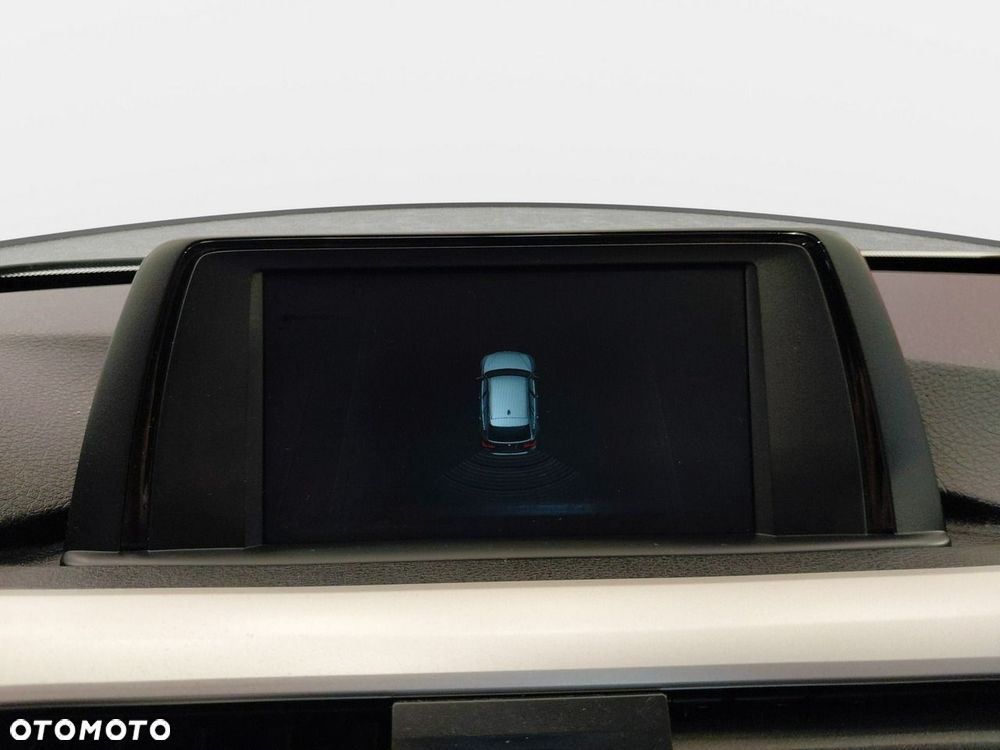 BMW Seria 3 318i - 26