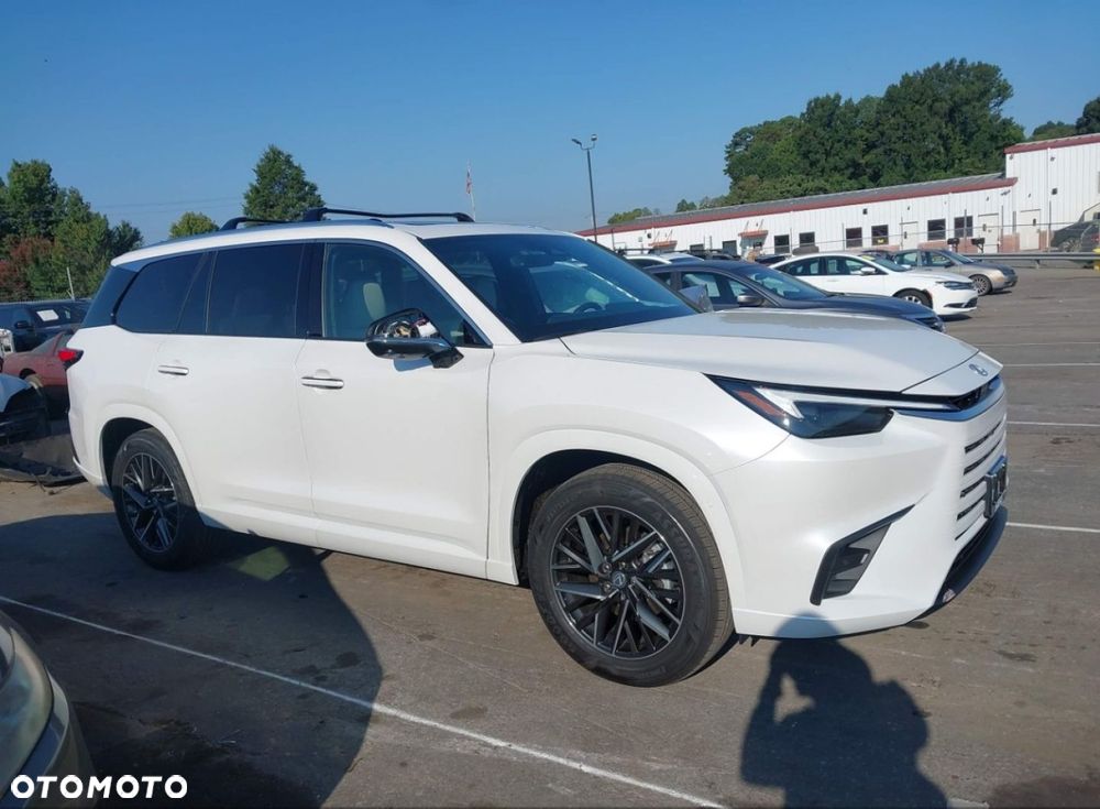 Lexus TX - 8