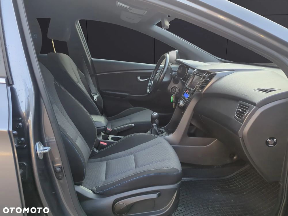 Hyundai i30 1.6 D Premiere Style - 16