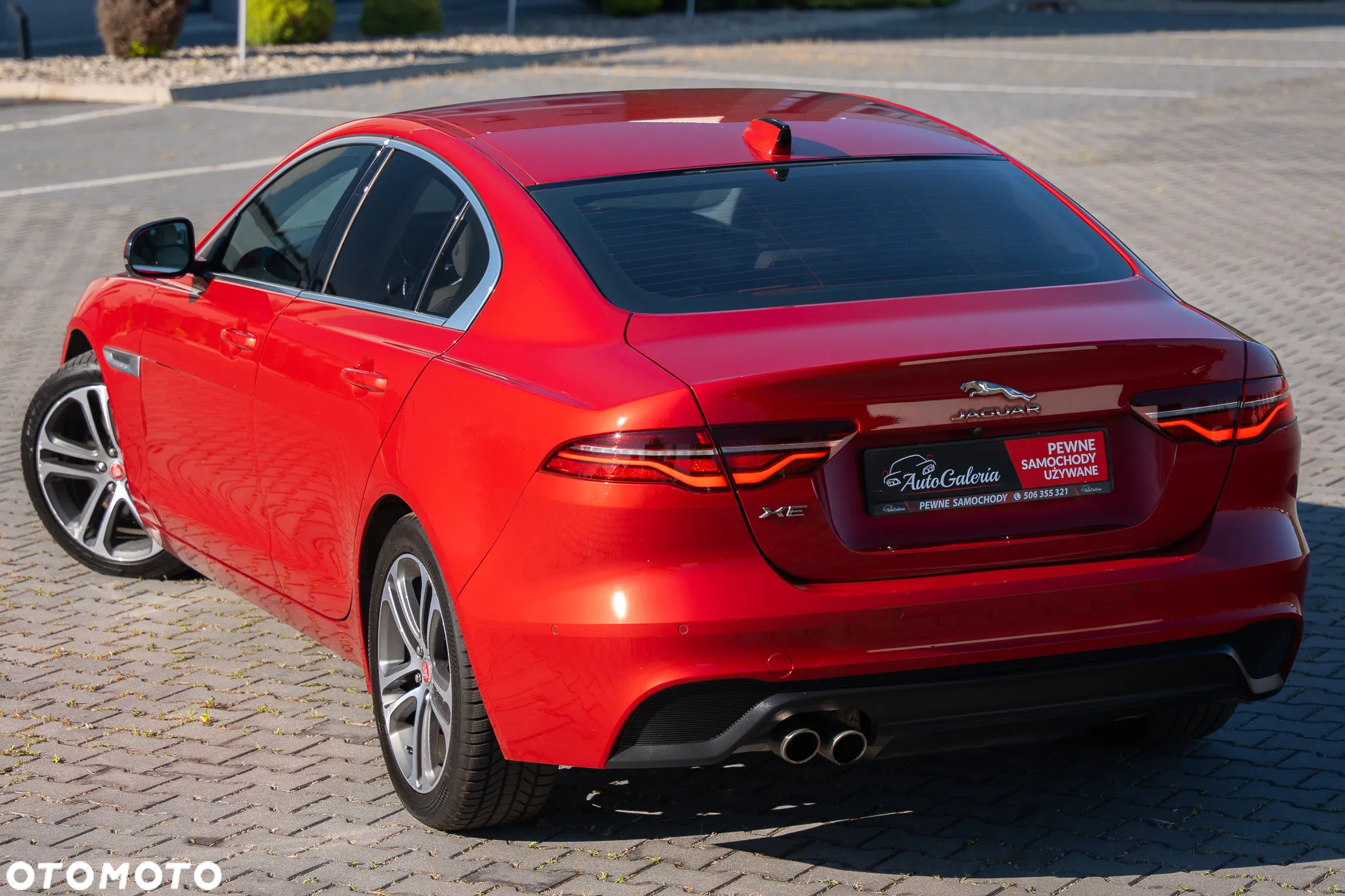 Jaguar XE 2.0 D180 R-Dynamic HSE - 13