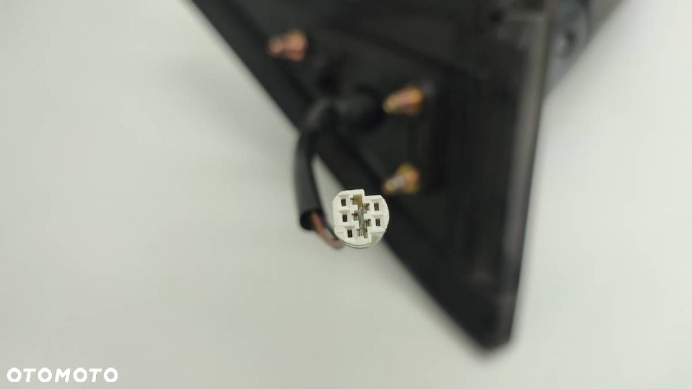 LUSTERKO PRAWE EUROPA TOYOTA COROLLA VERSO I E12 5 PIN - 6