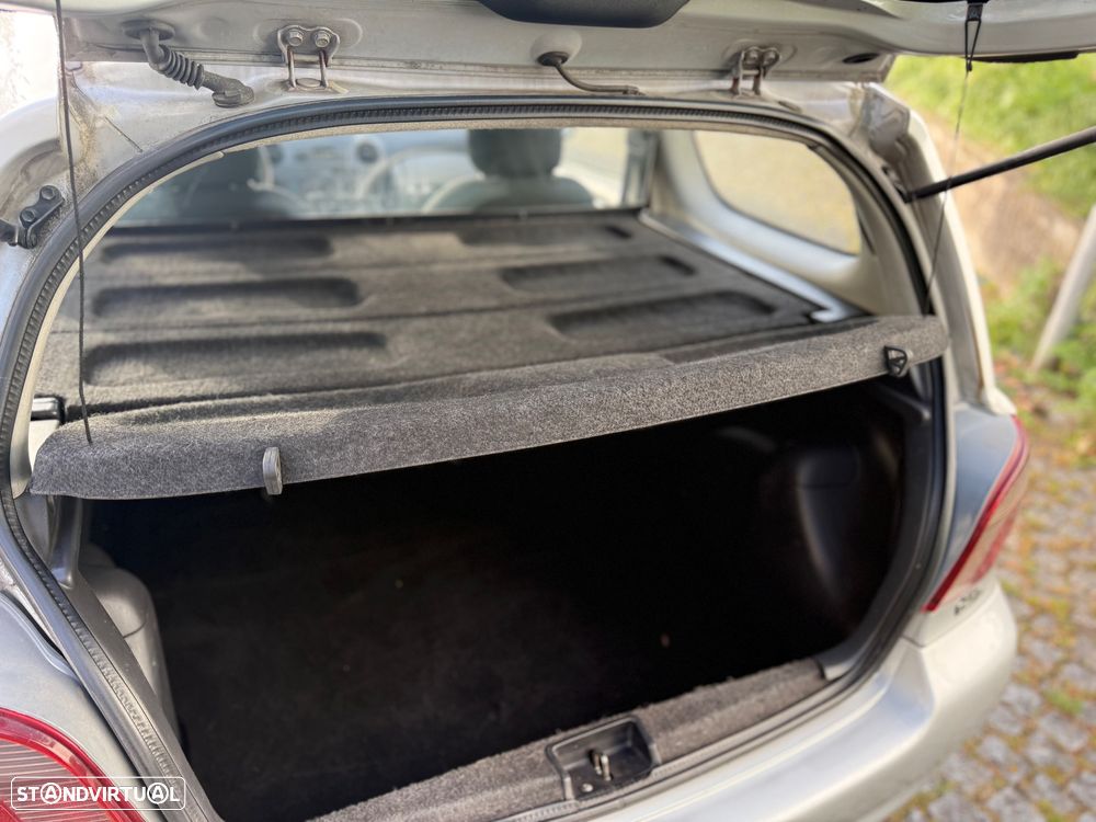 Toyota Yaris 1.4 D-4D Sol AC - 8