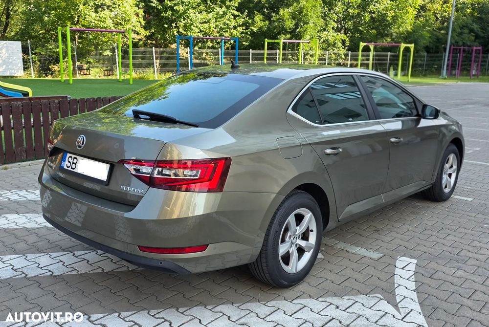 Skoda Superb 2.0 TDI Ambition - 6