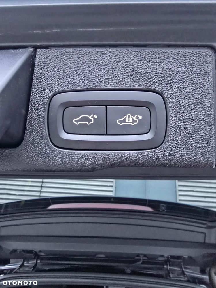 Volvo XC 60 B4 D AWD Plus Bright - 32