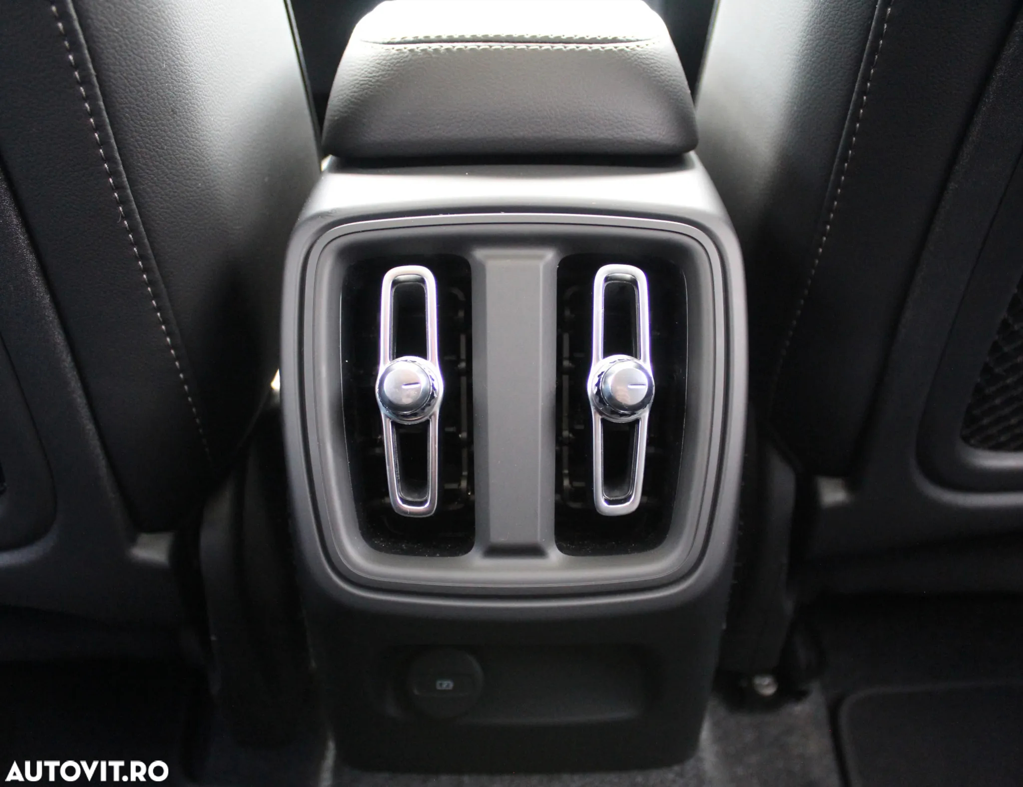Volvo XC 40 B3 AT FWD MHEV Plus Dark - 19