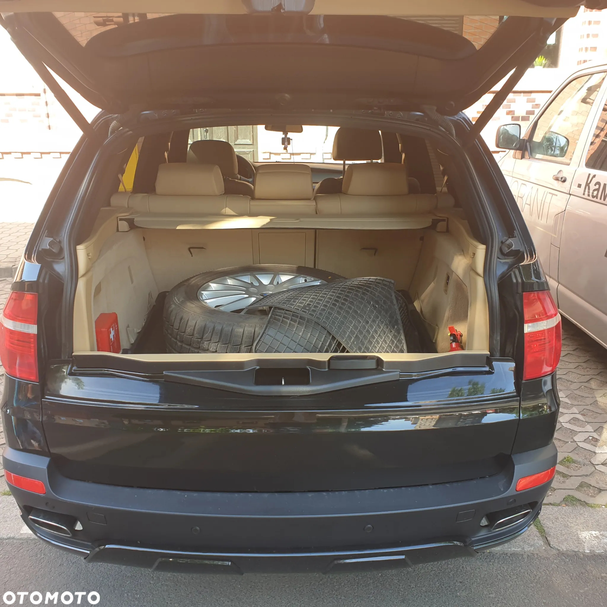 BMW X5 4.8i xDrive - 11