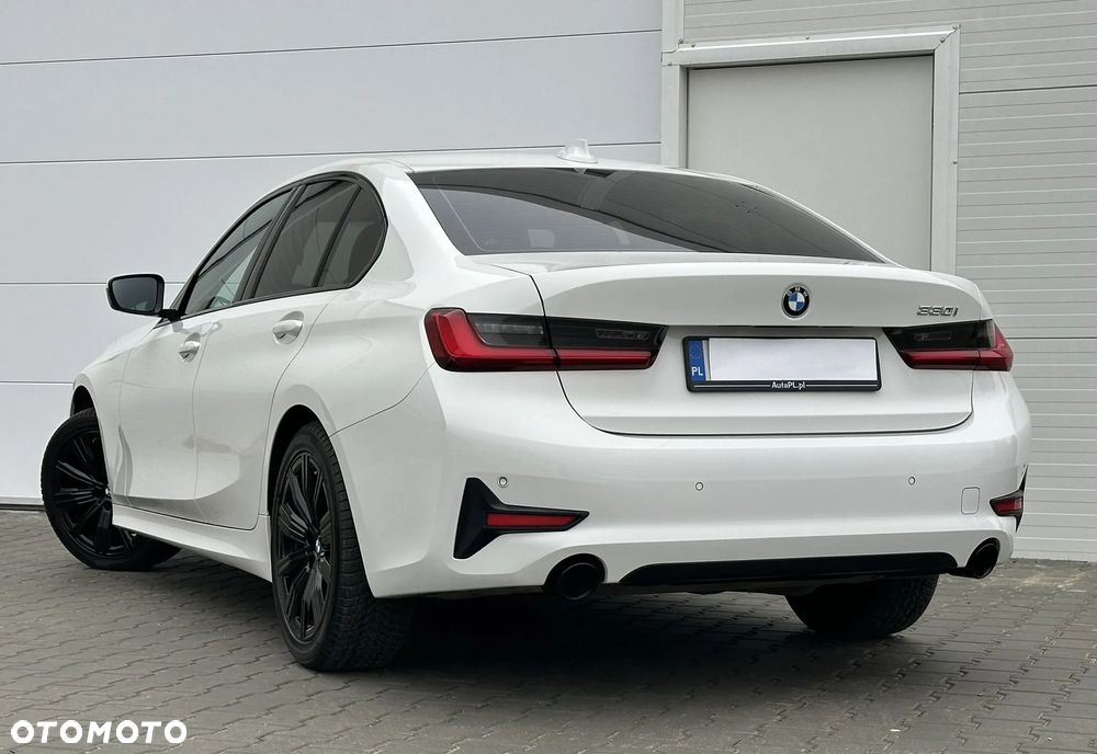 BMW Seria 3 330i Sport - 11
