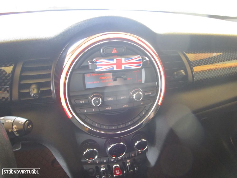 MINI 5 Portas Cooper SD Sport Aut. Seven - 18