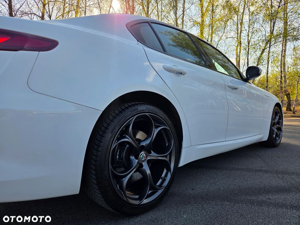 Alfa Romeo Giulia 2.2 AT8-Q4 Veloce - 14