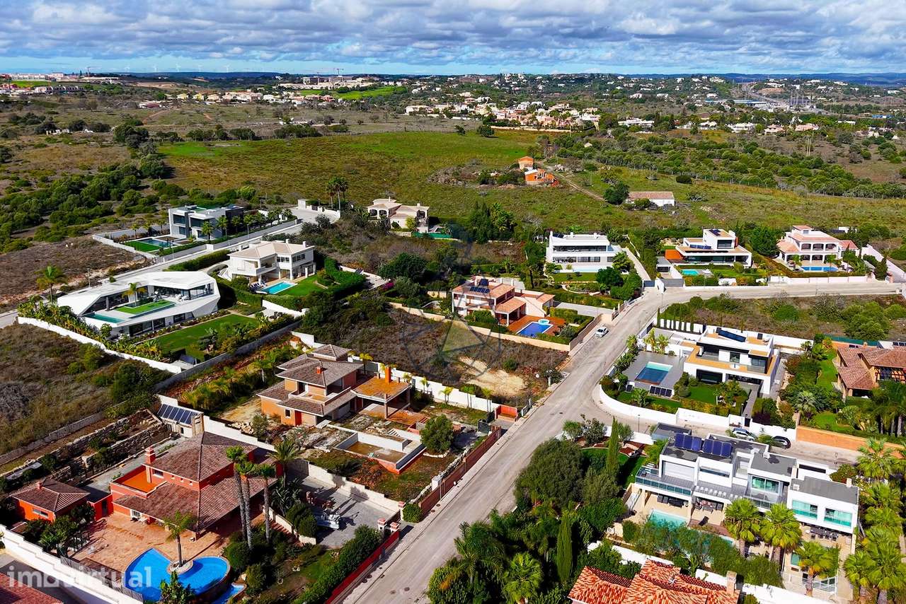Excelente terreno de 1640 metros com projeto aprovado para construção - Grande imagem: 3/23