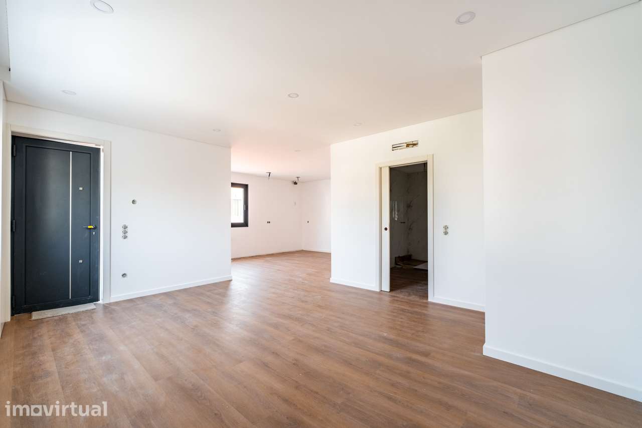 Andar-moradia T2 totalmente remodelado no centro de Valbom - Gondomar - Grande imagem: 4/24