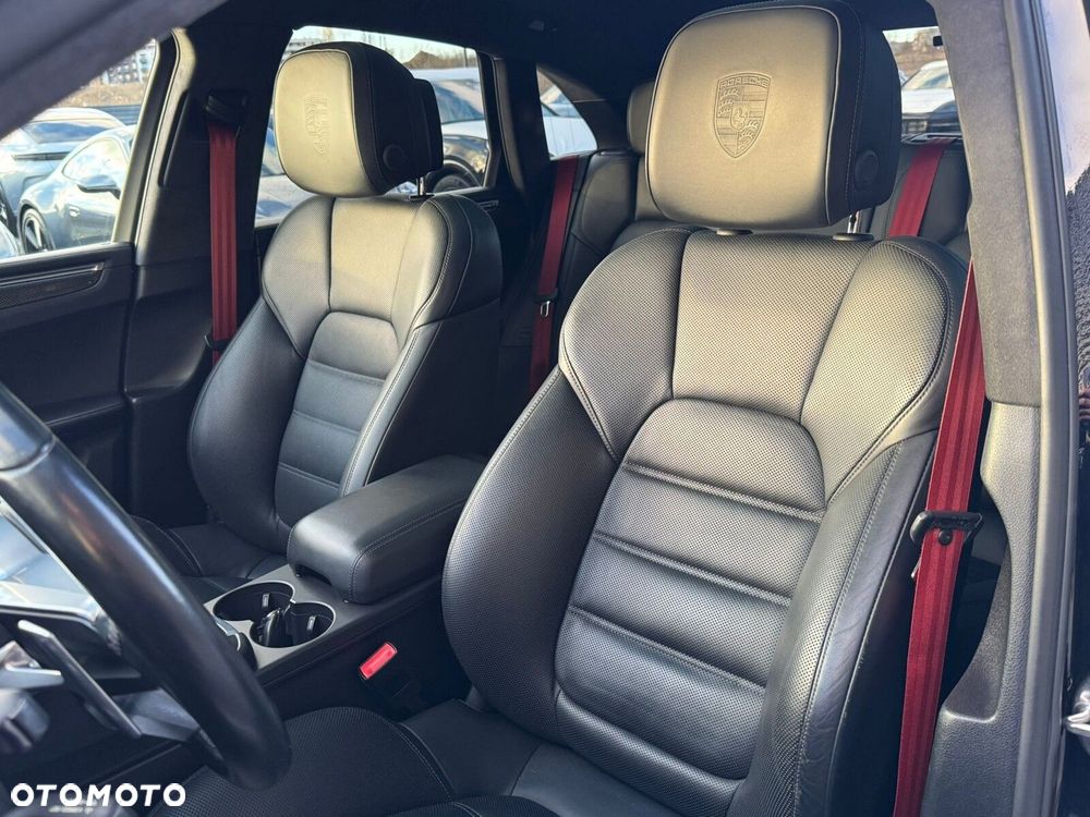 Porsche Macan Turbo - 14