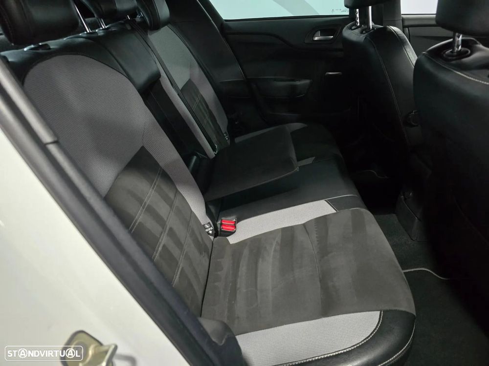 Citroën DS4 1.6 BlueHDi So Chic EAT6 - 19