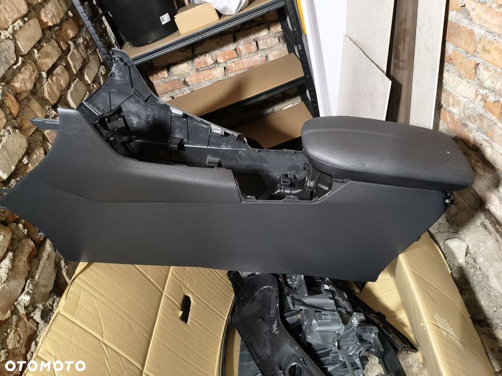 Komplet Konsola Toyota RAV4 — deska rozdzielcza Rav 4, konsola, elementy wewnętrzne - 1