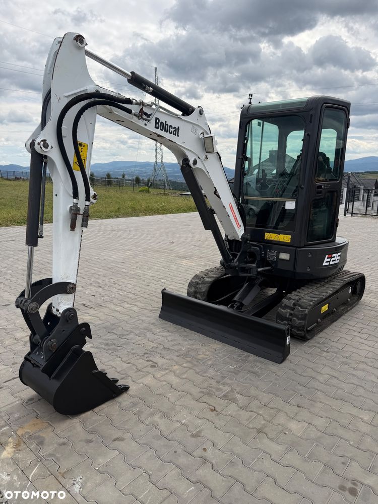 Bobcat E26 - 16