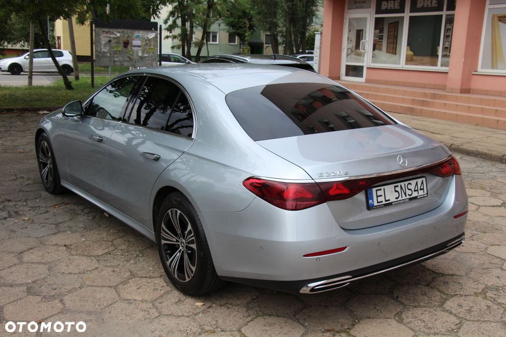 Mercedes-Benz Klasa E 220 d mHEV 4-Matic Avantgarde 9G-Tronic - 4
