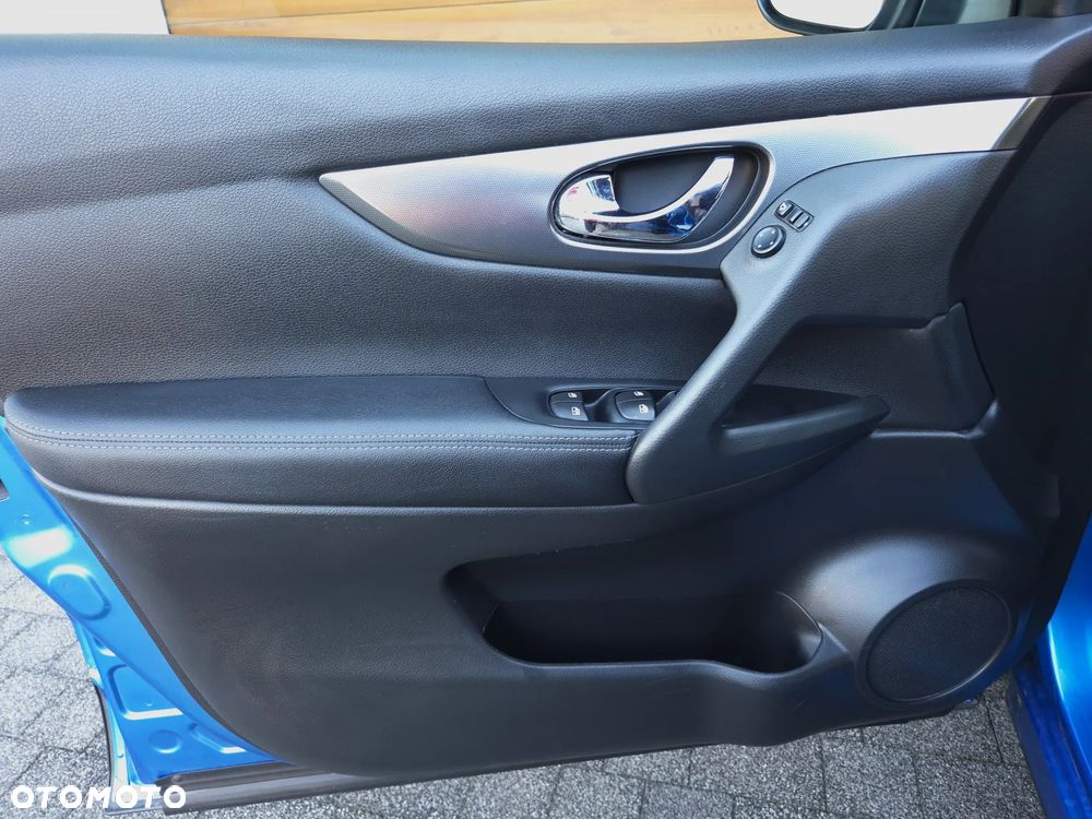 Nissan Qashqai 1.3 DIG-T N-Connecta - 24