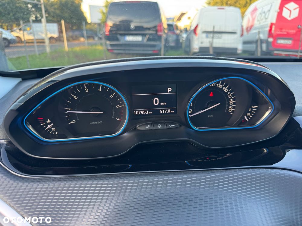 Peugeot 2008 1.2 Pure Tech GPF Allure S&S EAT6 - 24