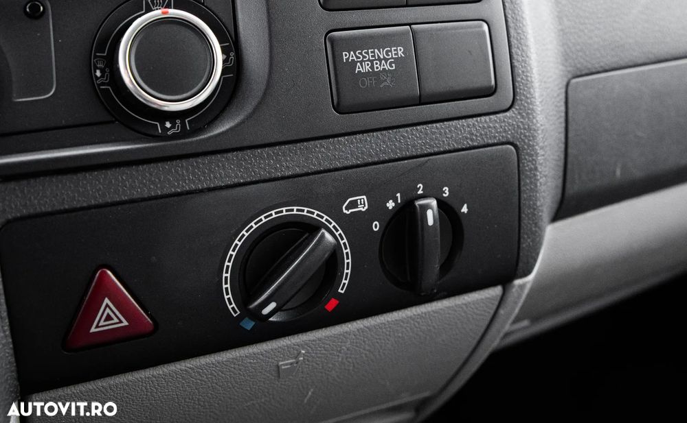 Volkswagen Caravelle - 14