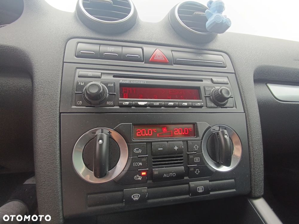 Audi A3 3-drzwiowe 1.6 Attraction - 21