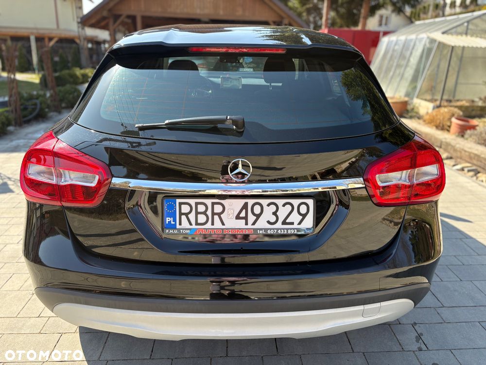Mercedes-Benz GLA - 12
