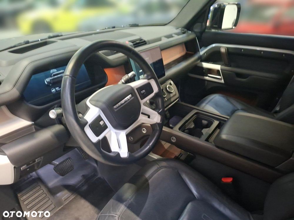 Land Rover Defender - 10