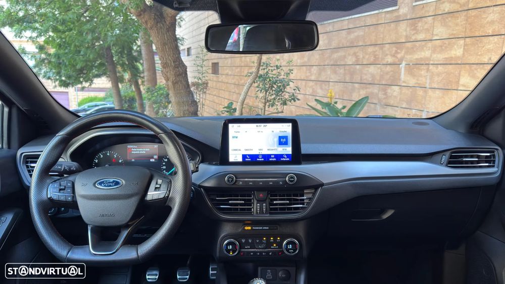 Ford Focus 1.0 EcoBoost MHEV ST-Line - 18