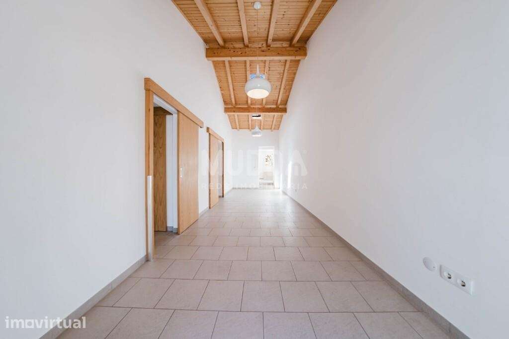 Moradia térrea T1+1 renovada com charme na Rua Direita, 35 mesmo no co - Grande imagem: 4/33