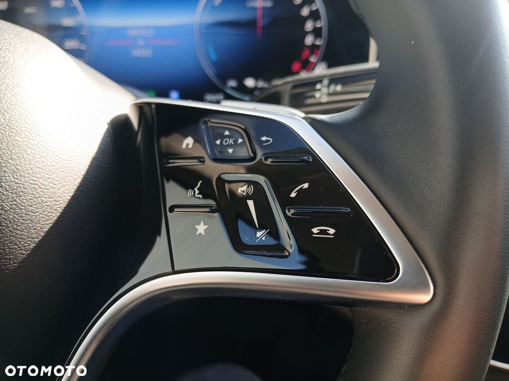 Mercedes-Benz Klasa E 300 PHEV 4-Matic Avantgarde 9G-Tronic - 23
