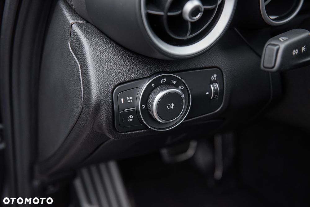 Alfa Romeo Giulia 2.0 Turbo 16V AT8-Q4 Veloce - 25