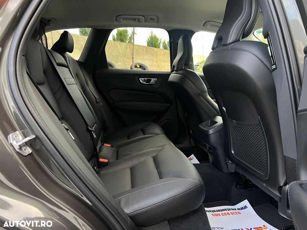 Volvo XC 60 B4 D AWD Geartronic Momentum Pro - 8