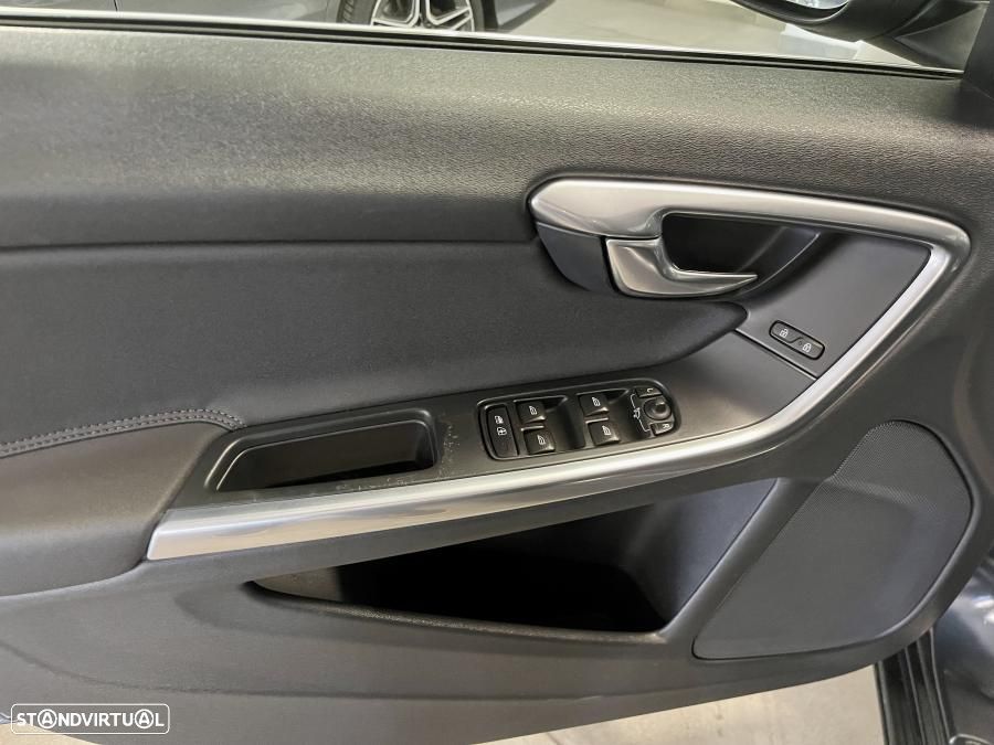 Volvo V60 2.0 D4 Momentum - 21