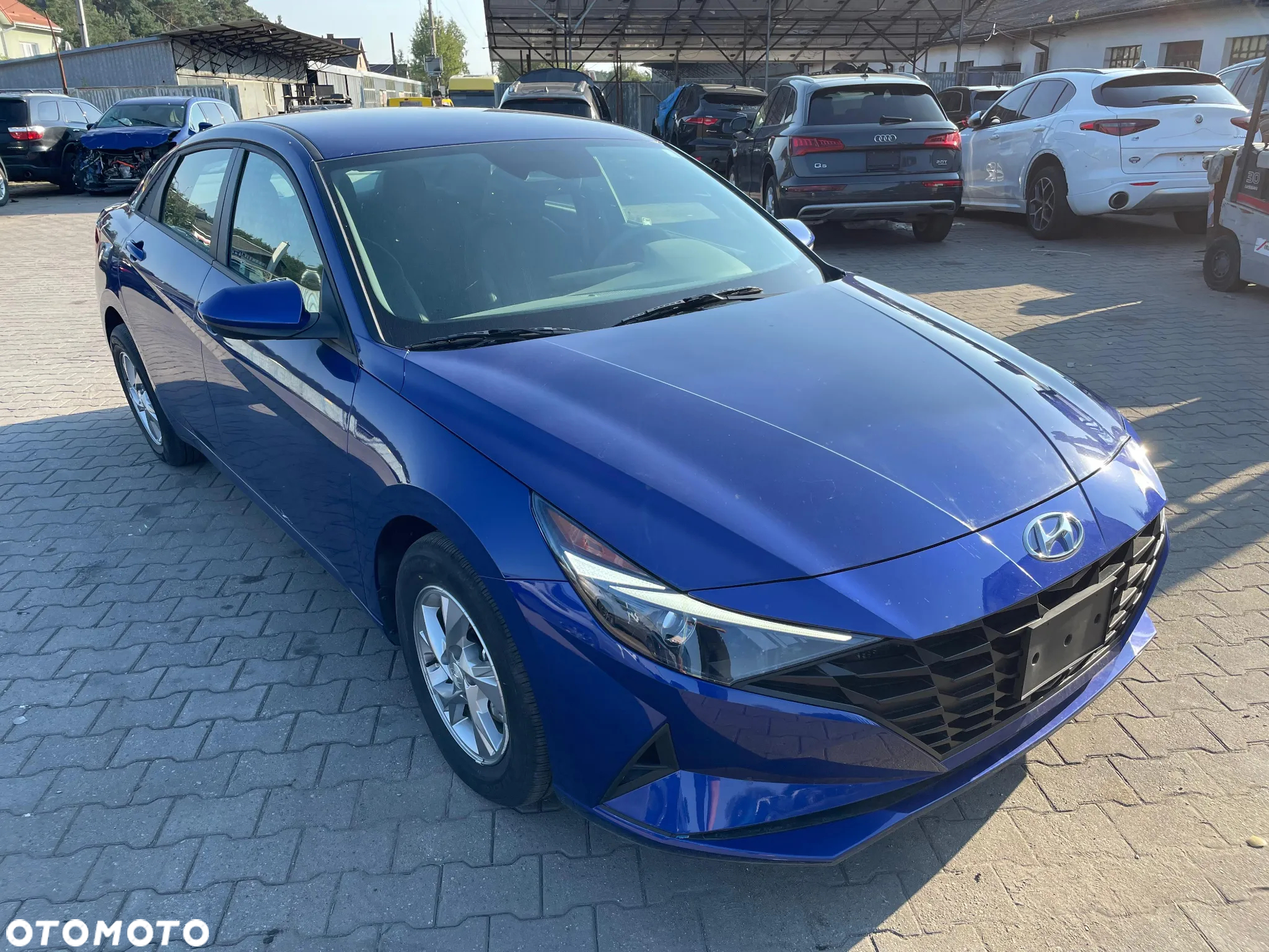 Hyundai Elantra - 4