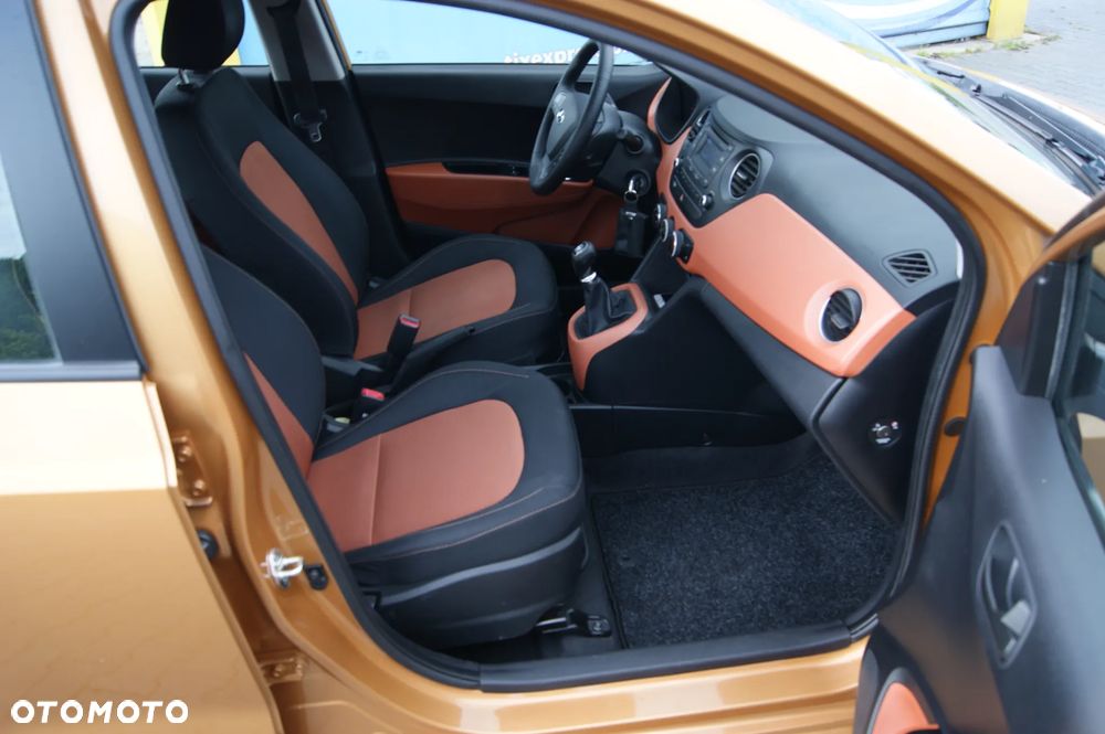 Hyundai i10 1.2 Fifa World Cup Edition - 8