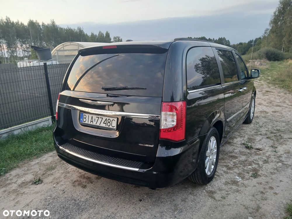 Chrysler Town & Country 3.6 Limited - 8