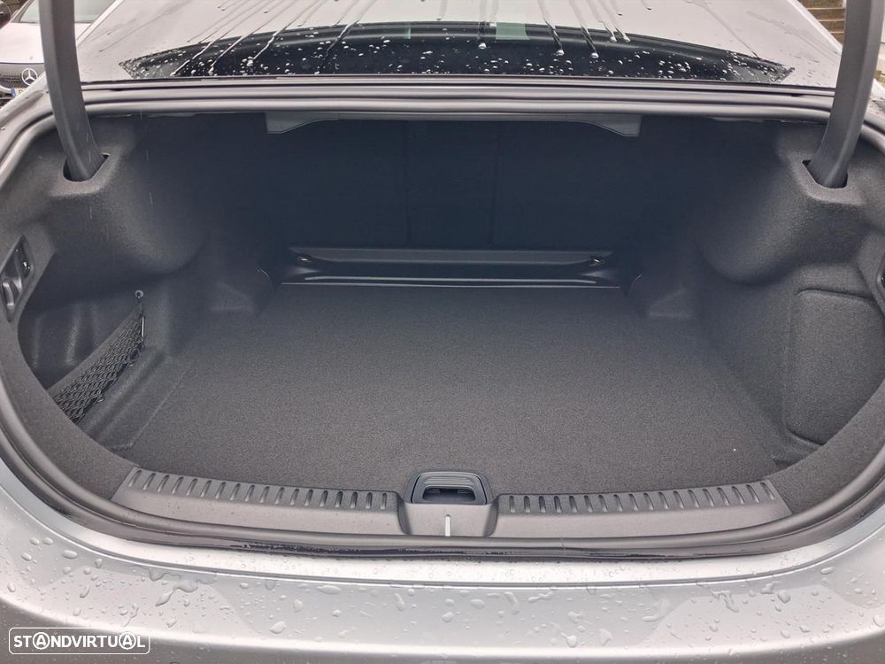 Mercedes-Benz E 220 d AMG Line - 13