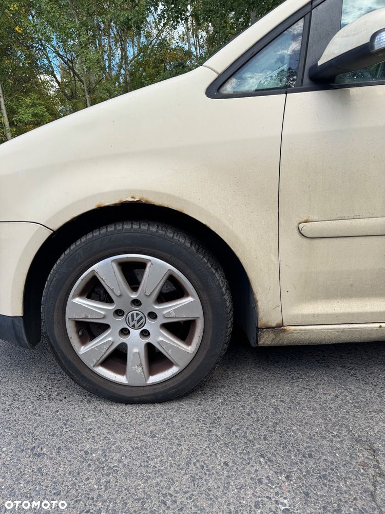 Volkswagen Touran 2.0 TDI DPF Highline DSG - 11