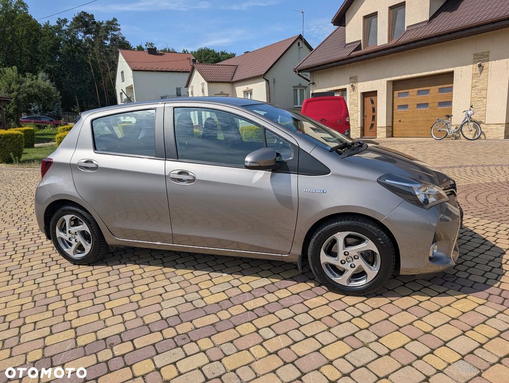 Toyota Yaris Hybrid 100 Premium - 5