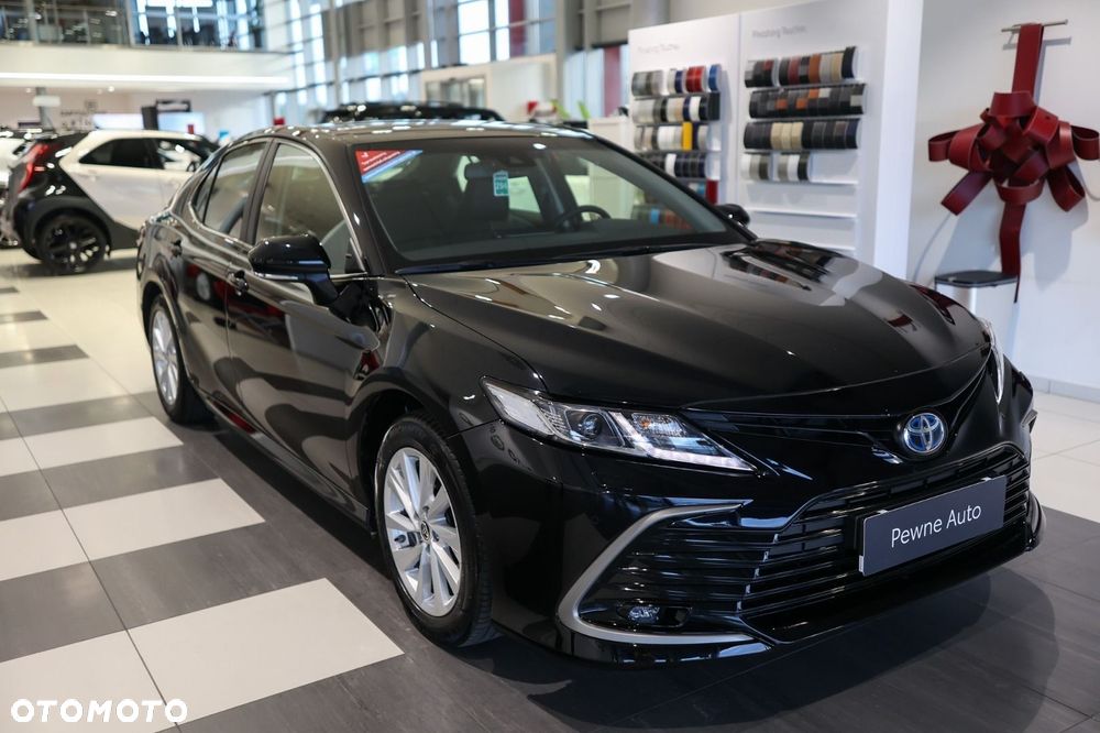Toyota Camry - 4