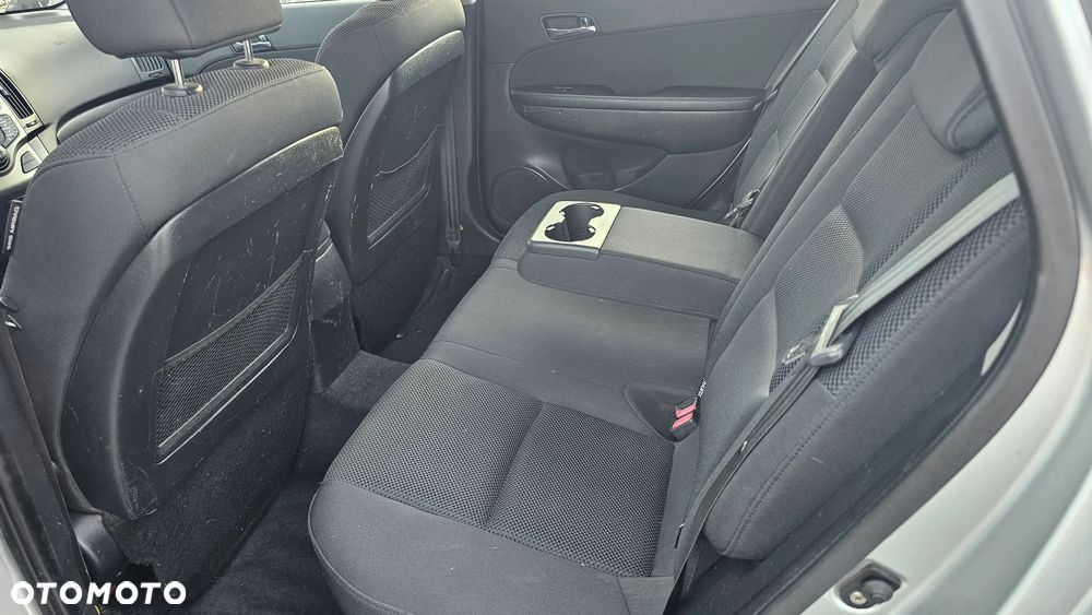 Hyundai i30 1.6 CRDi Classic + World Cup - 10