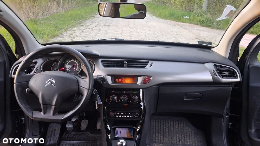 a części CITROEN C3 II (SC)(A51) SILNIK 1.2 i VTi 82 KM kod silnika HMZ lakier KTP skrzynia maska zderzak drzwi klapa szyba fotel kanapa lusterko lampa deska GWARANCJA !!! Przód Tył Zestaw Komplet Drzwi Klapa Zderzak Błotnik Maska Grill Atrapa Szyba Pas Lampa Lusterko Boczki Fotel Kanapa Kokpit Deska Rozdzielcza Przełącznik Włącznik Sterownik Przewody Wiązka Instalacja Moduł Komputer Czujnik Listwa Pompa Alternator Wtryski Głowica Rozrusznik Kompresor Sprzęgło Dwumas Silnik  Skrzynia ABS Klimatyzacji Paliwa Wspomagania Kolektor Turbina Przepustnica Zawór Chłodnica Koło Hak Belka Sanki Zawieszenie Mcpherson Półoś Amortyzator Wydech Tłumik Zacisk Most - 14