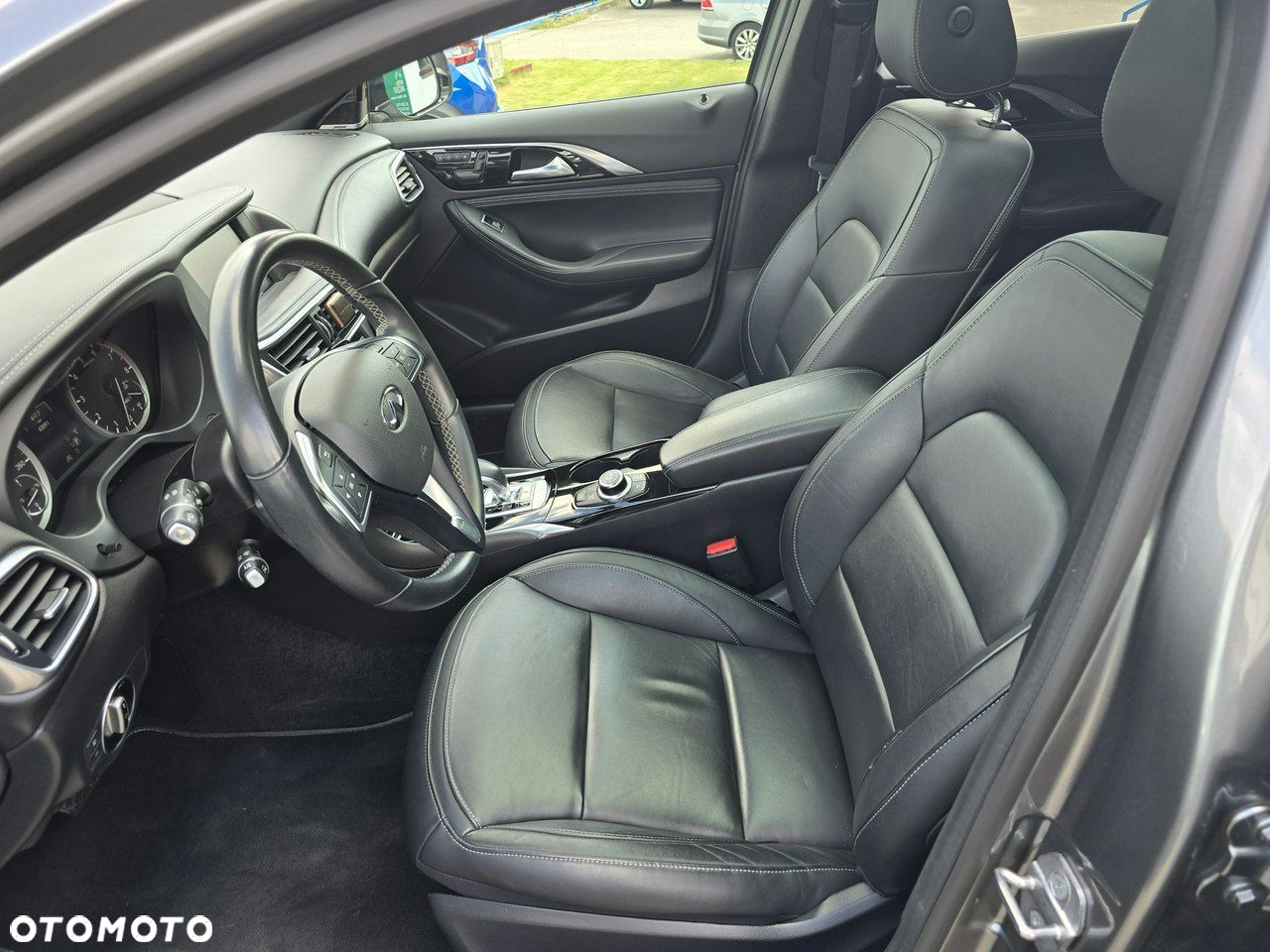 Infiniti QX30 2.0t Premium AWD 7DCT - 14