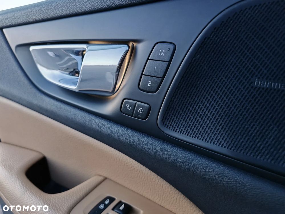 Volvo V60 Cross Country T5 AWD Geartronic Pro - 28