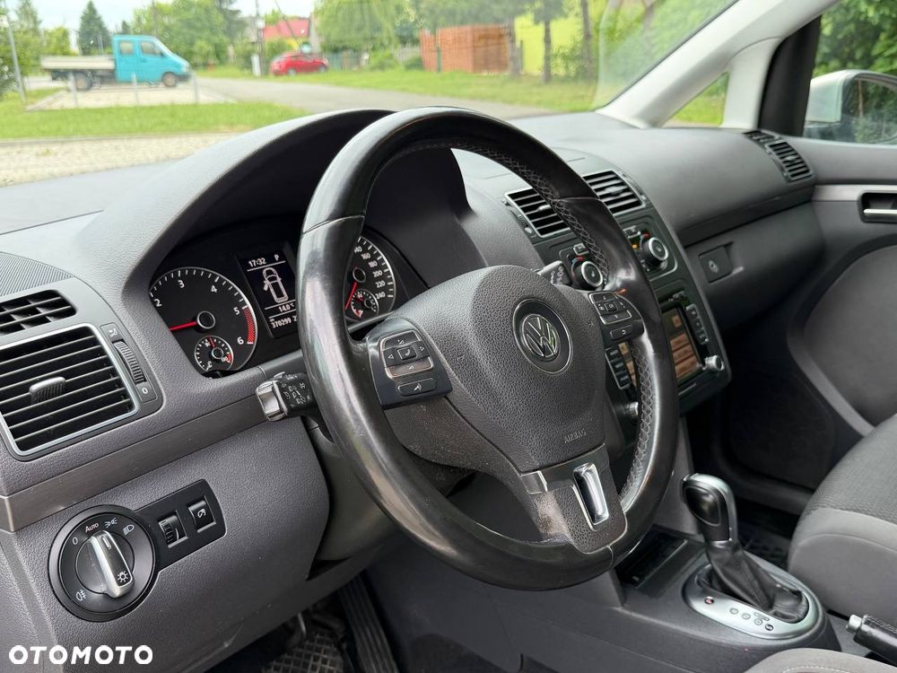 Volkswagen Touran - 13