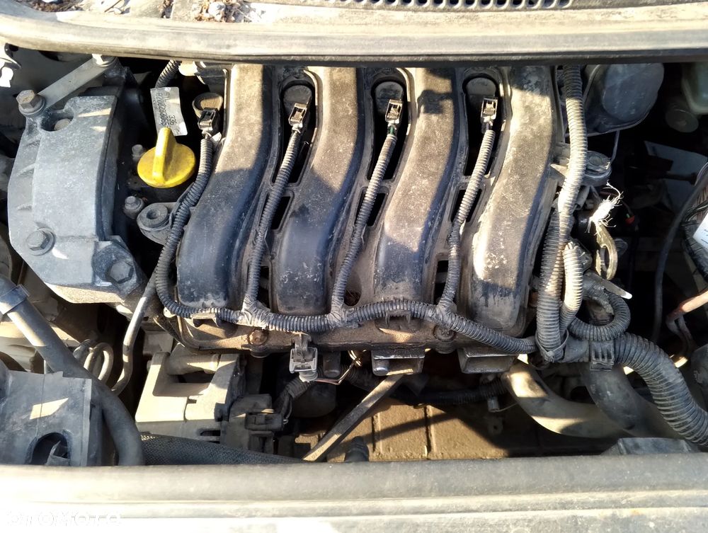 Renault Megane Scenic II (03-06r.) 1.6B 112KM. Silnik K4M 782 (K4M782),  K4M 761 (K4M761)  Skrzynia JR5 104 (JR5104),  8200210038,  A040566   lakier TEA19.Cały na części. GWARANCJA !!! Przód Tył Zestaw Komplet Drzwi Klapa Zderzak Błotnik Maska Grill Atrapa Szyba Pas Lampa Lusterko Boczki Fotel Kanapa Kokpit Deska Rozdzielcza Przełącznik Włącznik Sterownik Przewody Wiązka Instalacja Moduł Komputer Czujnik Listwa Pompa Alternator Wtryski Głowica Rozrusznik Kompresor Sprzęgło Dwumas Silnik Skrzynia ABS Klimatyzacji Paliwa Wspomagania Kolektor Turbina Przepustnica Zawór Chłodnica Koło Hak Belka Sanki Zawieszenie Mcpherson Półoś Amortyzator Wydech Tłumik Zacisk Most - 7