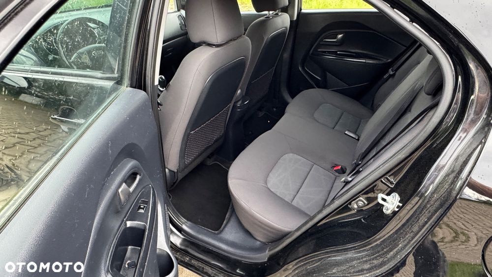 Kia Rio - 12